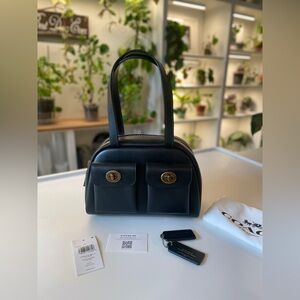 COACH Twin Turnlock Bag 20
Black
New with tags
